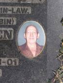 Victor Stephen Thompson (Bin)
25 Jan 01, aged 73
Woodhill cemetery (Veresdale), Beaudesert shire