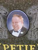 Petie Allan Leonard Muller
b: 4 Nov 1938, d: 13 Aug 1998
Woodhill cemetery (Veresdale), Beaudesert shire