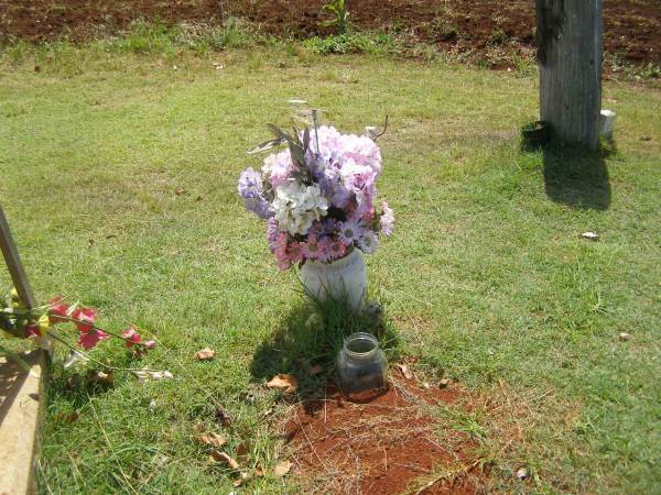 Beryl Edith GREEN (nee STIMPSON),  | 8-11-1930 - 4-1-2008,  | mother mother-in-law grandmother great-grandmother;  | Yarraman cemetery, Toowoomba Regional Council  | 