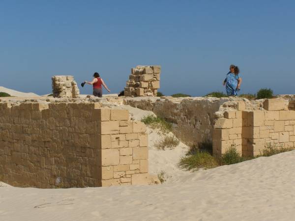 Kerry on top of the old Eucla Telegraph Station,  | Eucla willage,  | Nullarbor Plain,  | Eyre Highway,  | Western Australia  | 